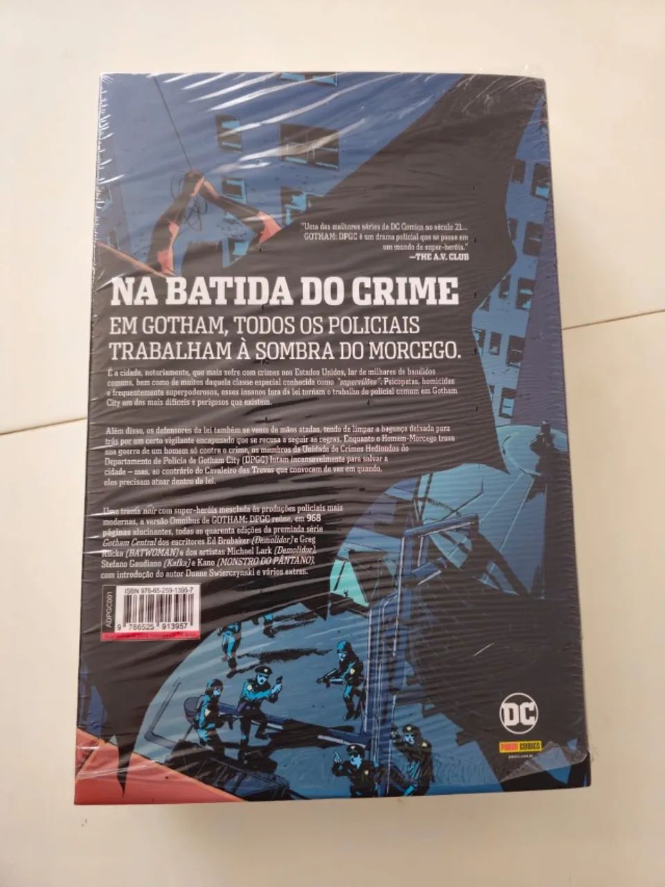 Gotham: DPGC (Omnibus) - Ed Brubaker - Foto 3