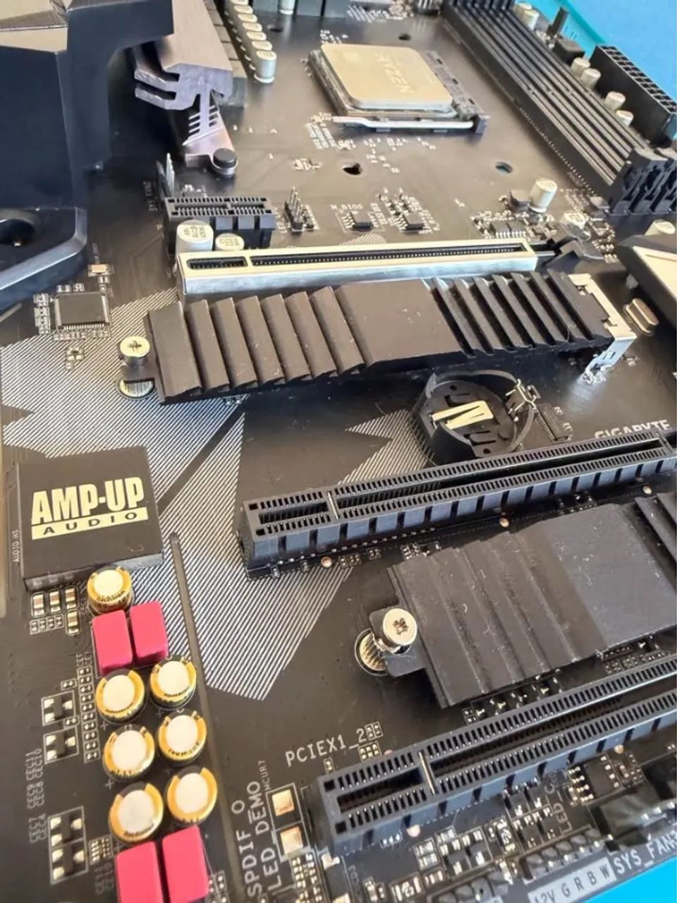Placa Mãe Aorus b450 ATX COM WIFI - Foto 3