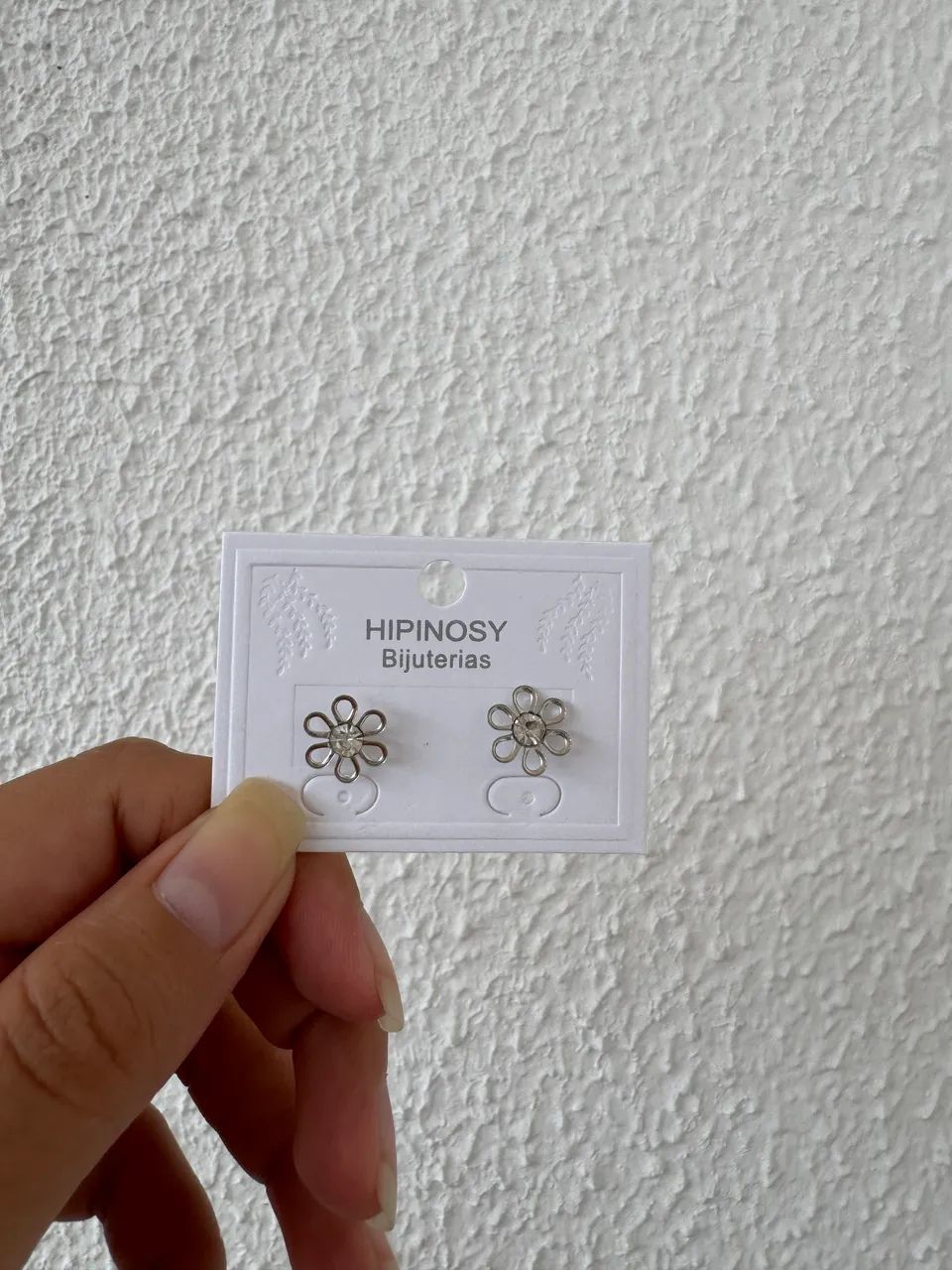 Brincos pequenos e lindos  - Foto 4