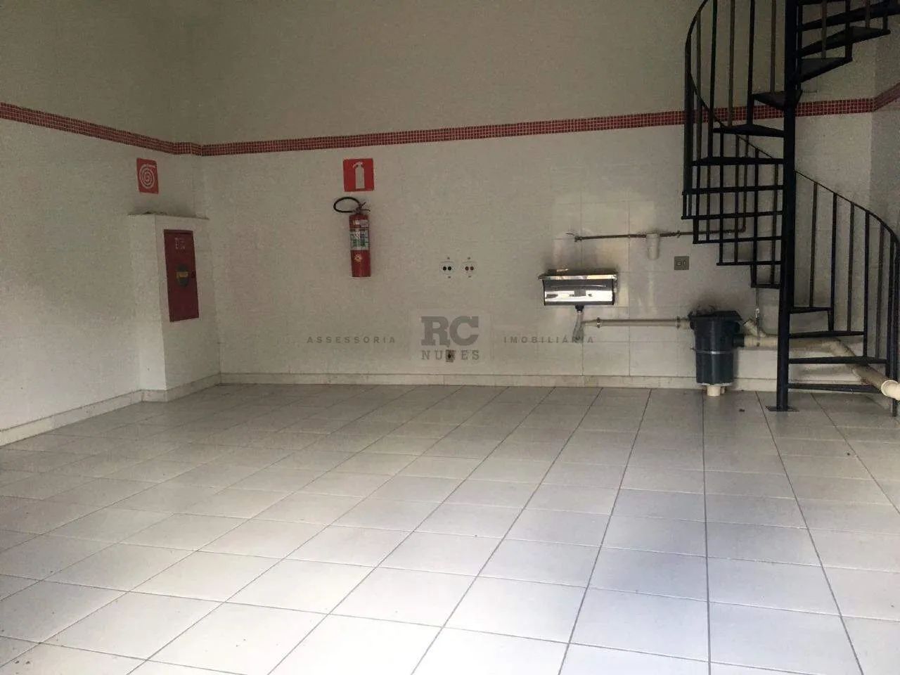 Loja comercial com 85 m² no bairro Calafate