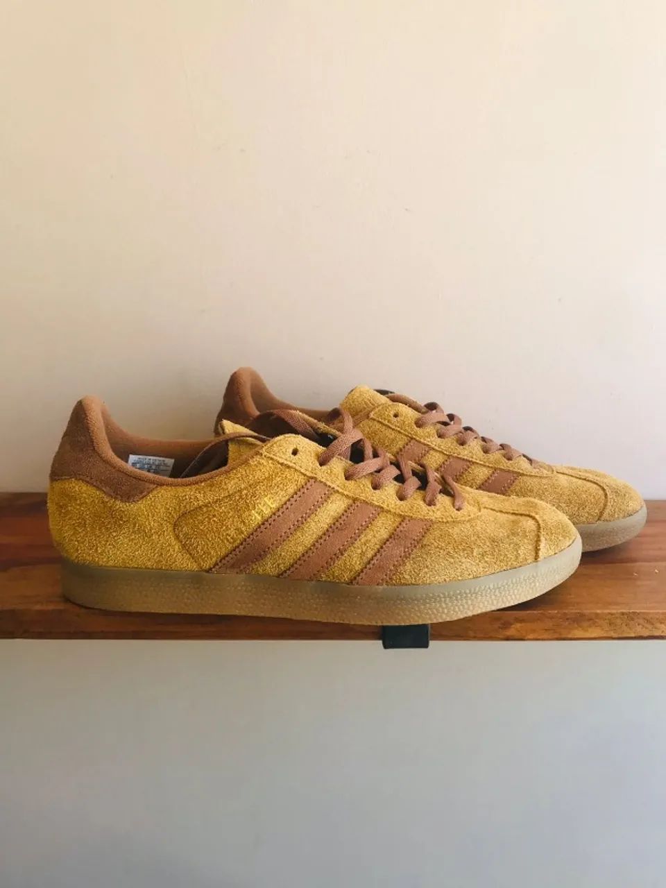 adidas gazelle bronze strata gum original - Calçados - Praia do