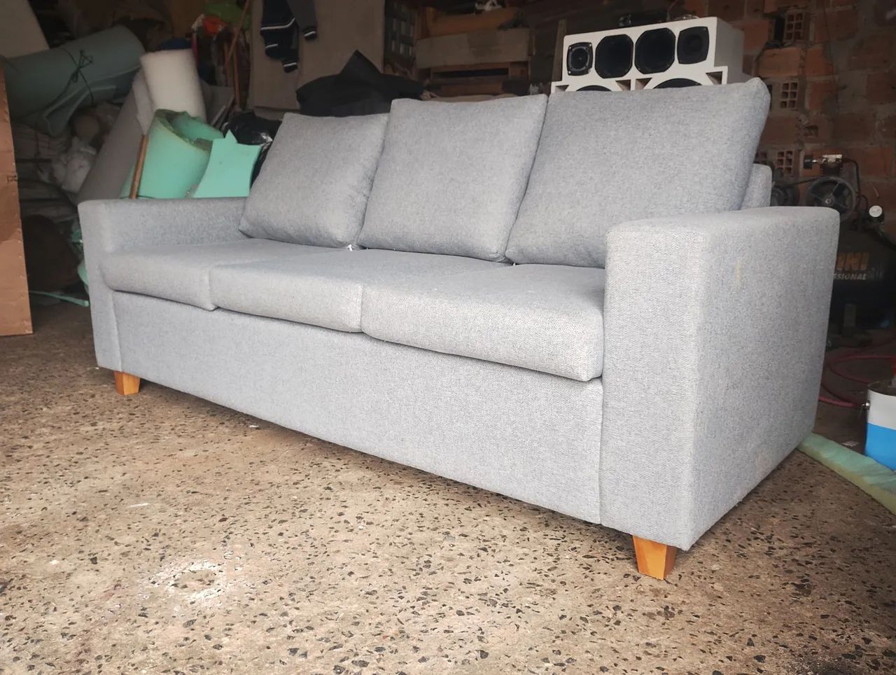 Sofá 3 lugar com almofada solta 