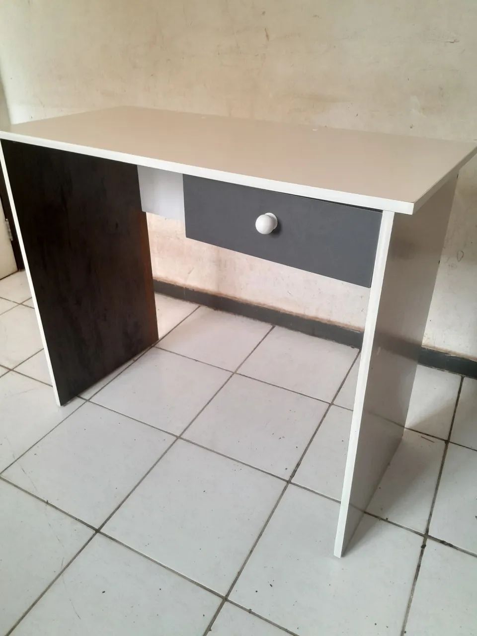Escrivaninha com gaveta  - Foto 5