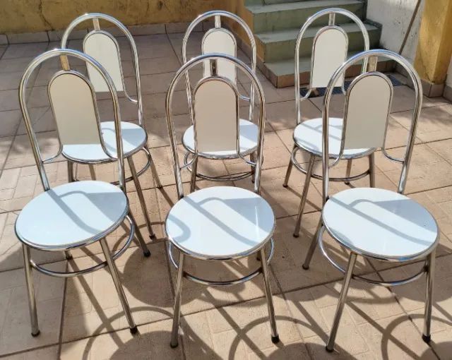 cadeira inox. assento e encosto em formica branca