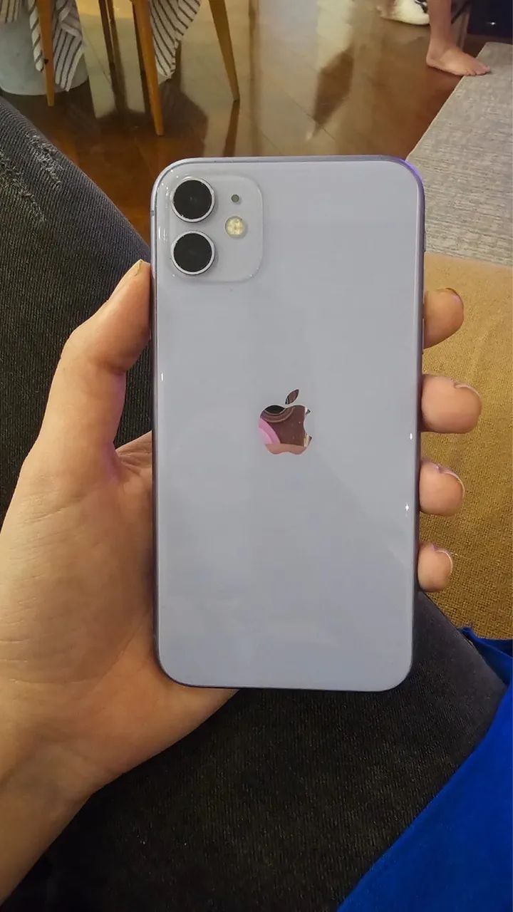 iPhone 11 lilás 128GB