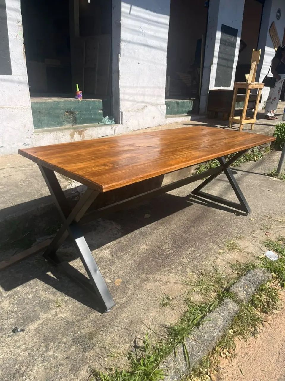 Mesa de madeira e base de metal estilo industrial  - Foto 2
