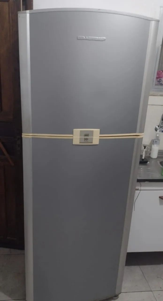 Envelopamento de geladeiras móveis ou paredes  - Foto 4