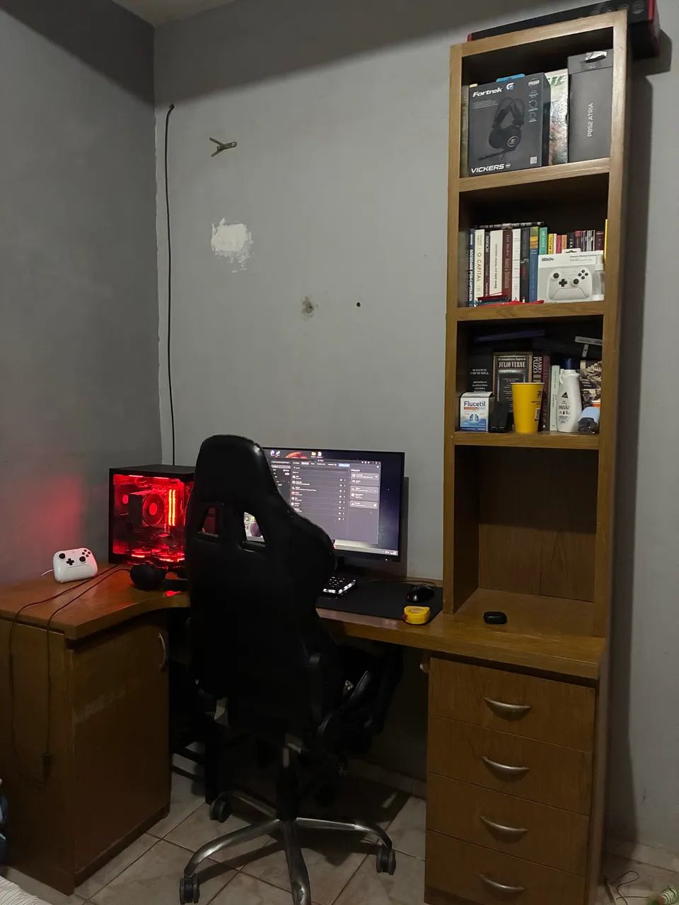 Mesa para computador em MDF com estante - Foto 2