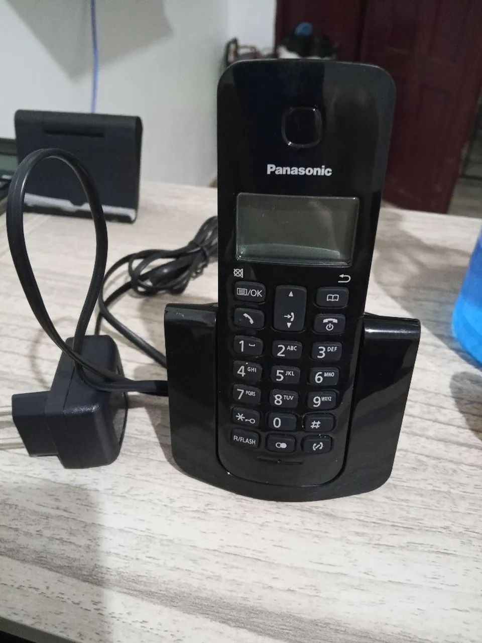 Telefone de mesa sem fio.