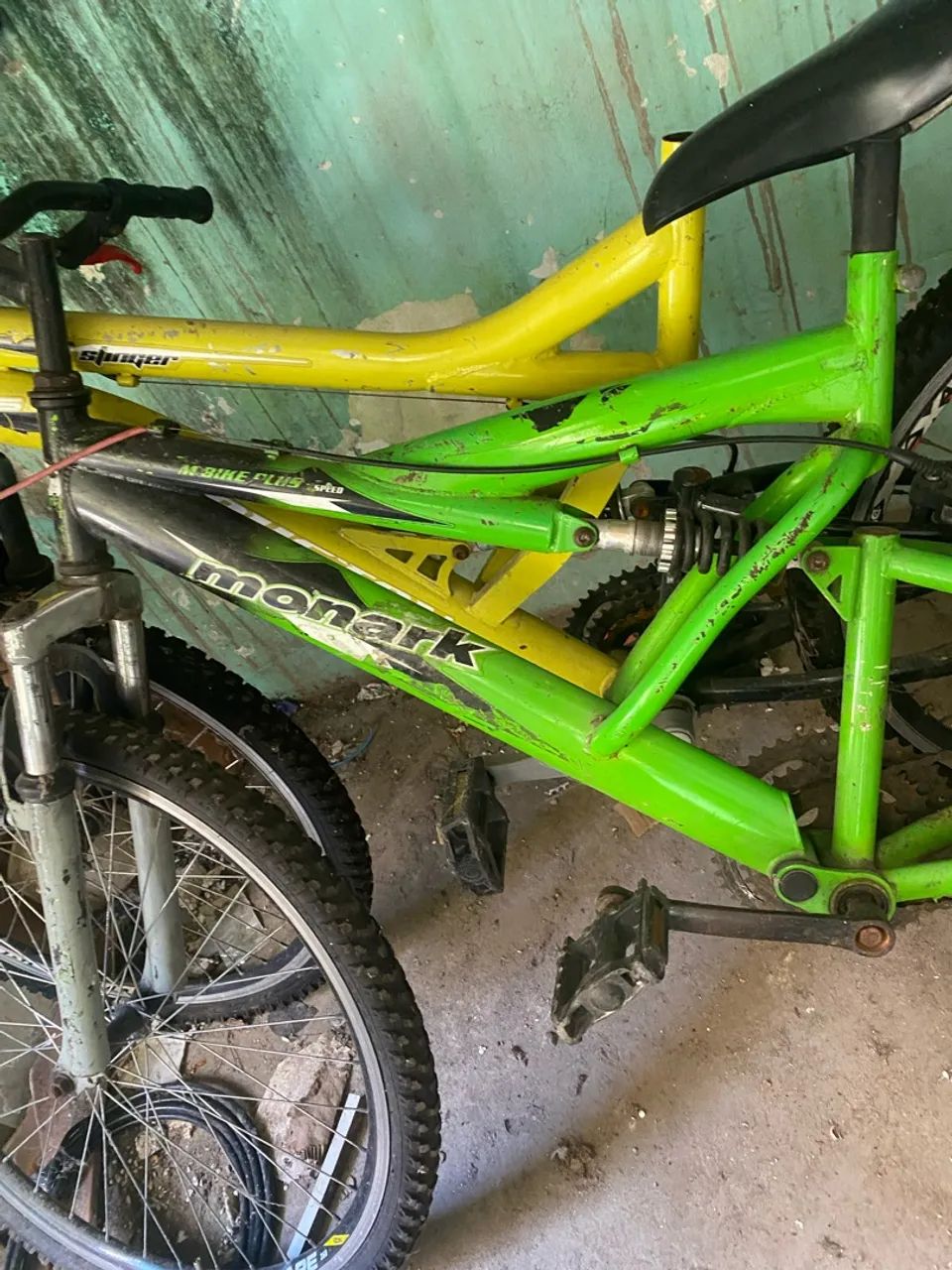 Bike verde e preta 