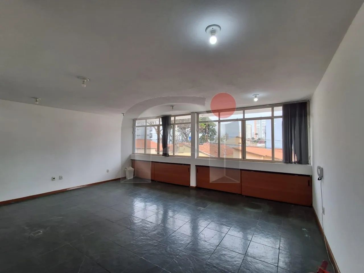 SALA NA REGIÃO CENTRAL DE INDAIATUBA EM ÓTIMA LOCALIZAÇÃO