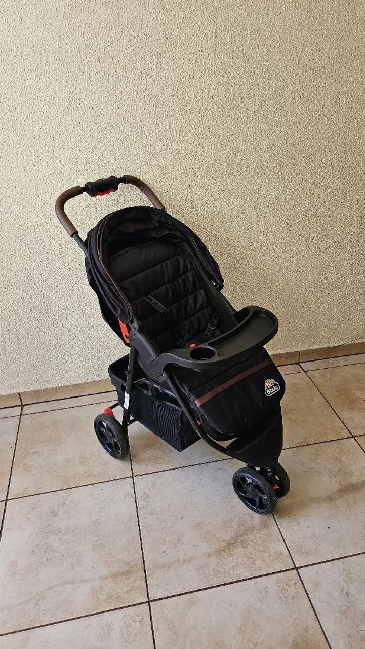 VENDE-SE CARRINHO DE BEBÊ PRATICAMENTE NOVO  - Foto 2