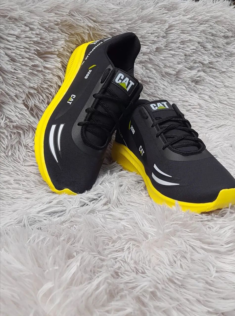 Tênis caterpillar preto C amarelo 