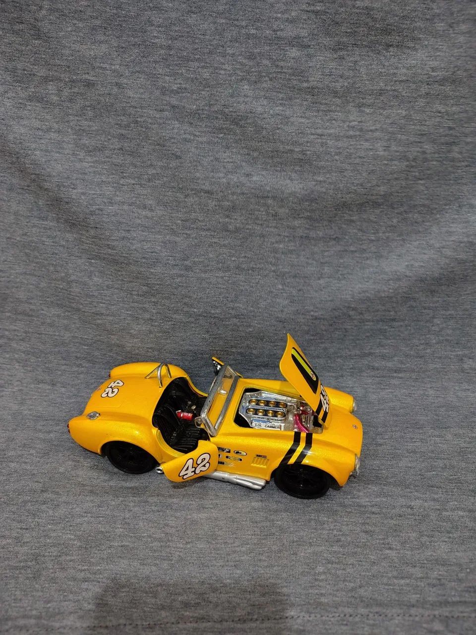Carro colecionável Shelby cobra 1:24