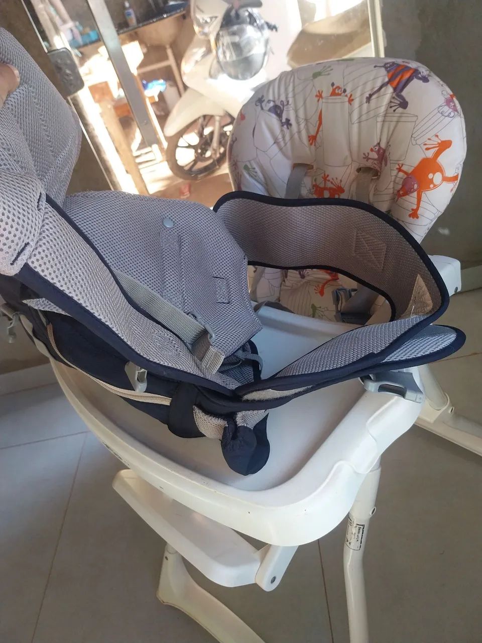 Cadeirinha de alimentação e Canguru - Foto 4