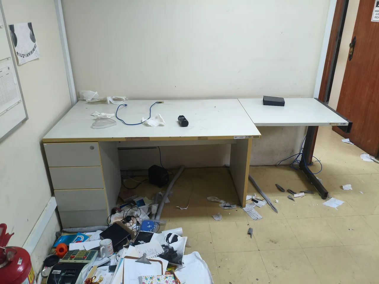 Mesa de escritório com gavetas mdf - Foto 3