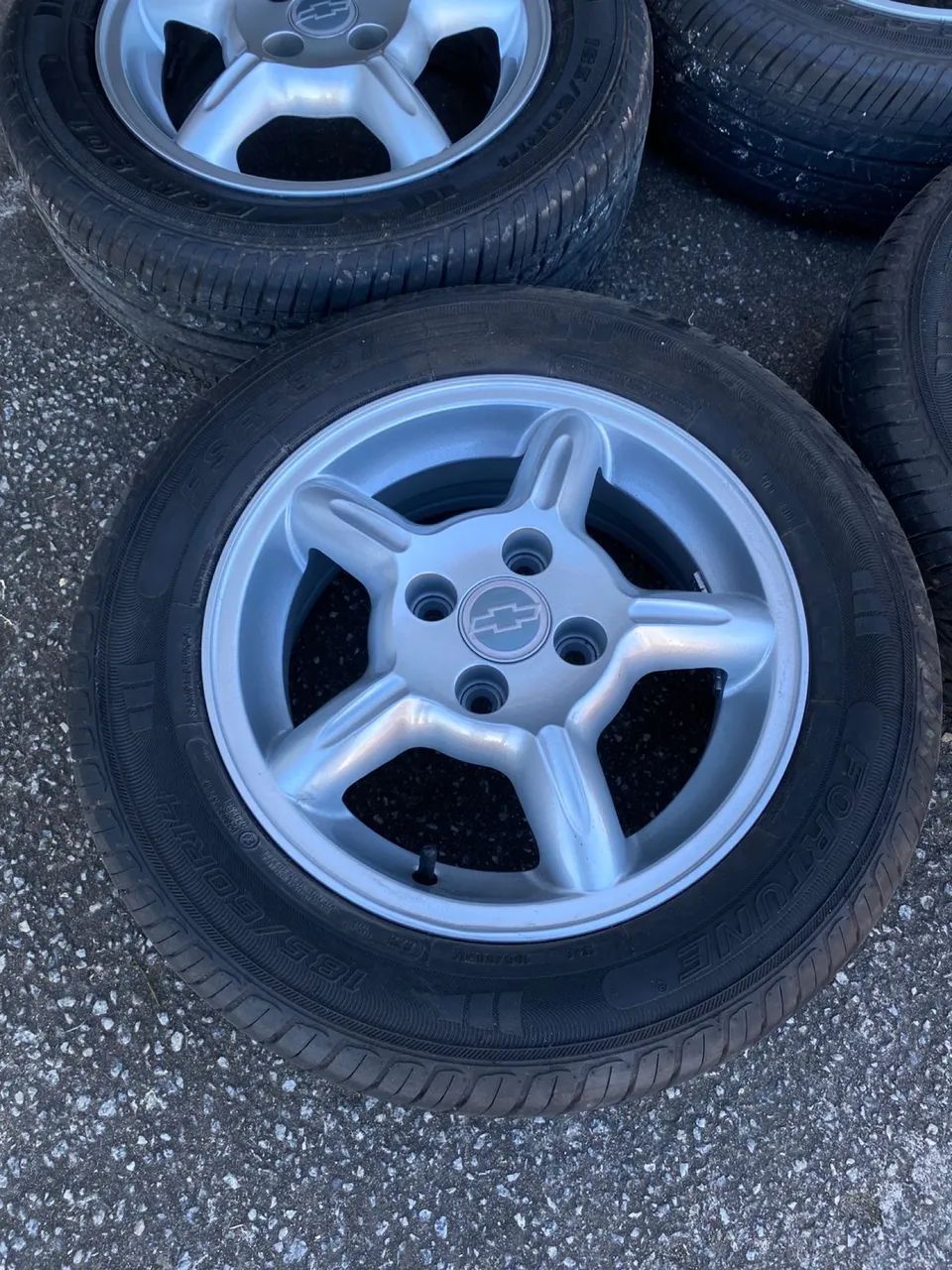 Jogo de rodas GM Pick-up Corsa Sport com pneus - Foto 2
