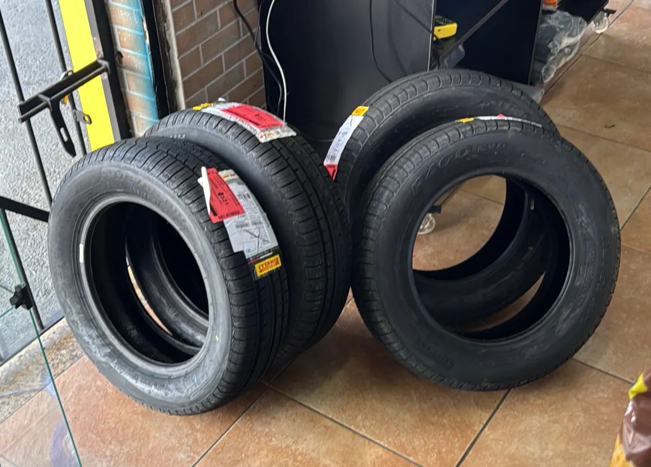 Pneu Pirelli 175/65 aro 14 P400 EVO