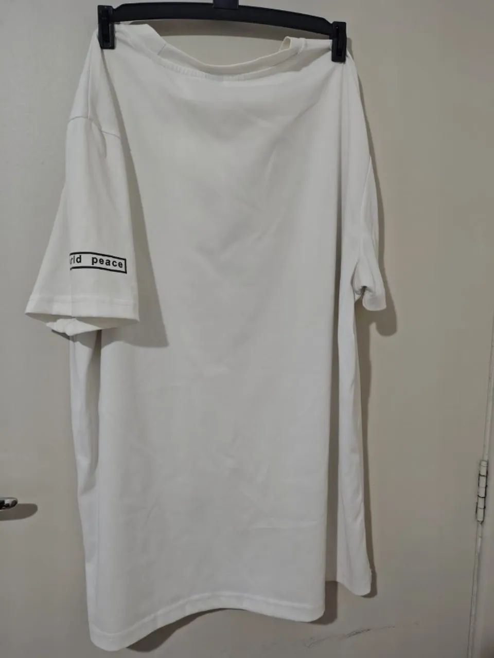 Camiseta off white, usada, em ótimo estado, com estampa - Foto 3