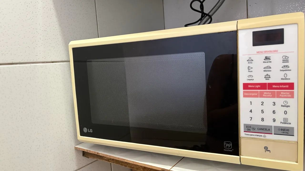 Vendo microondas usado. Marca LG! Não entrego  - Foto 2