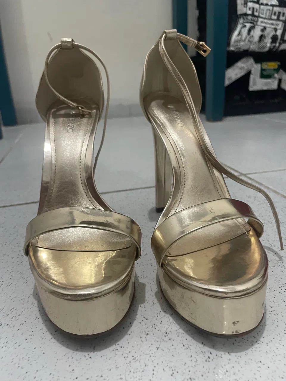 Sandália Arezzo dourada ? - Foto 3