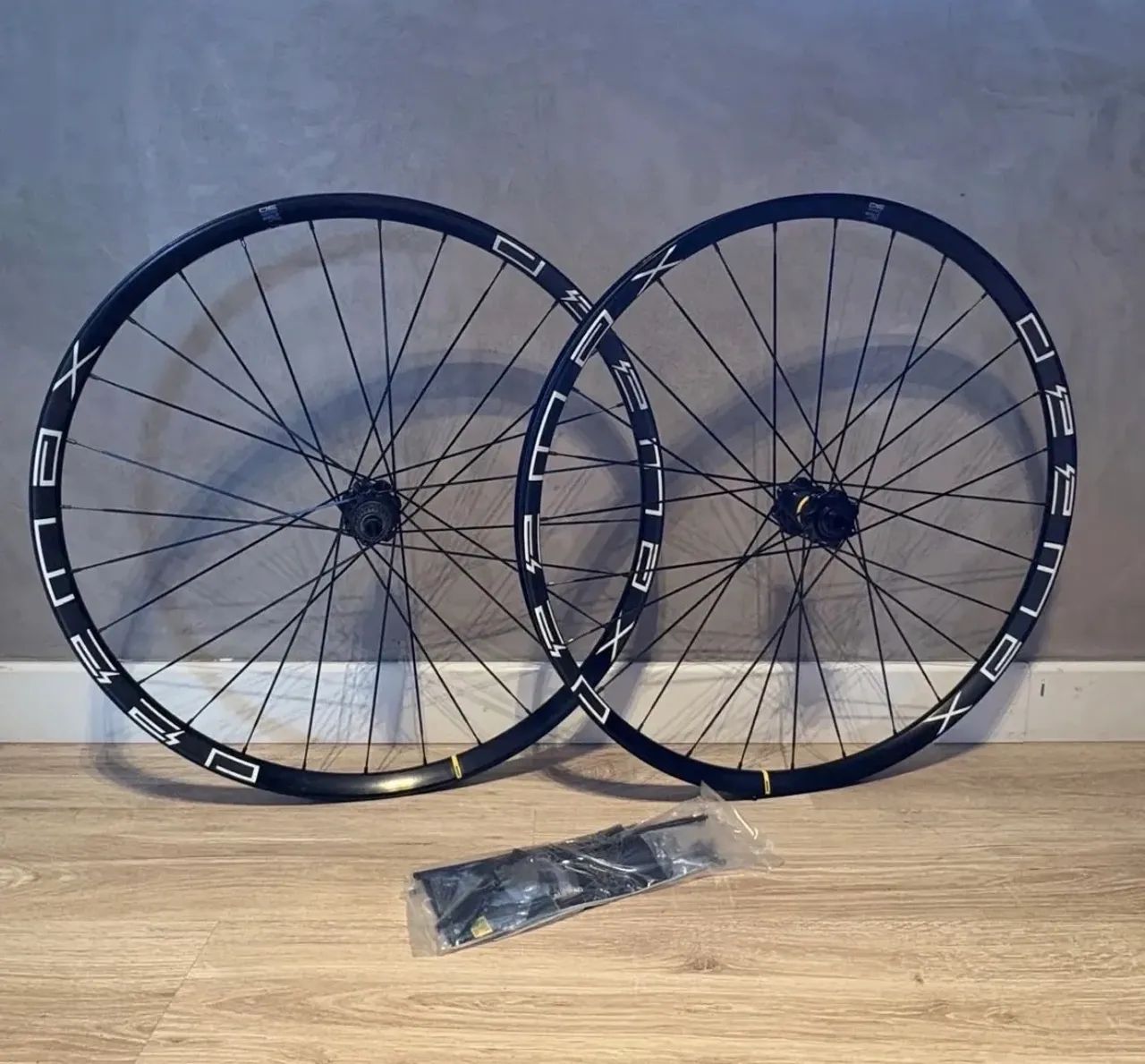 Par de Rodas Mavic E- Deemax 30 29 - CenterLock - MicroSpline 