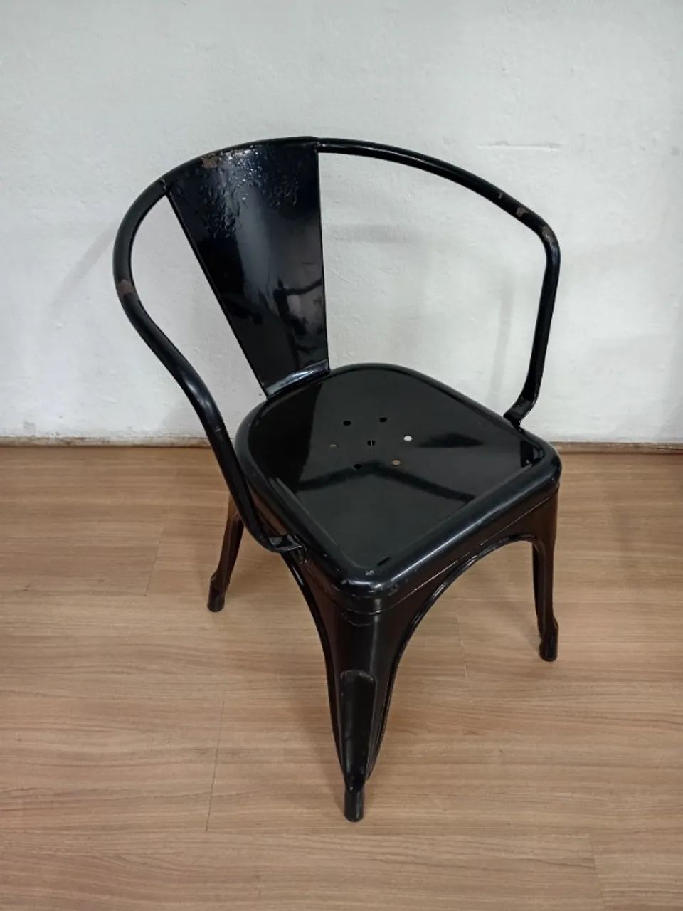 Cadeira Fixa Design Tolix com Braços Metal