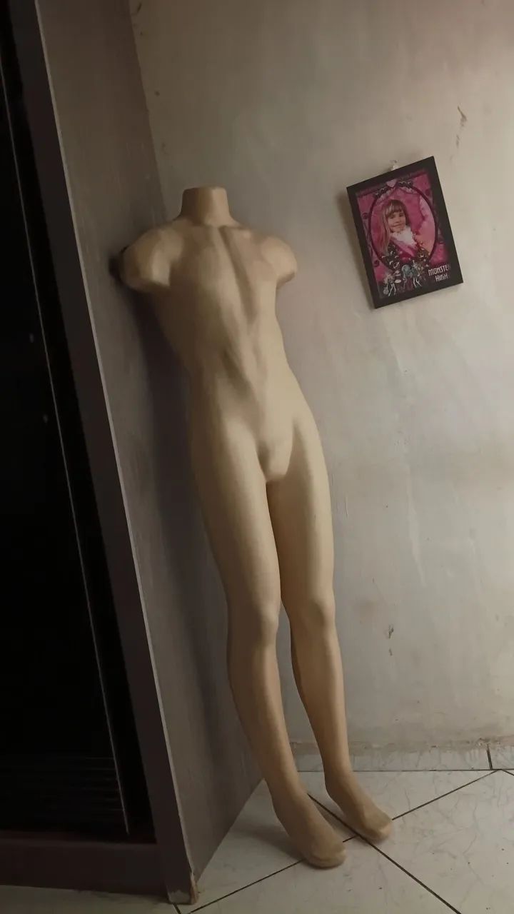 Manequim masculino sem avarias super acessível