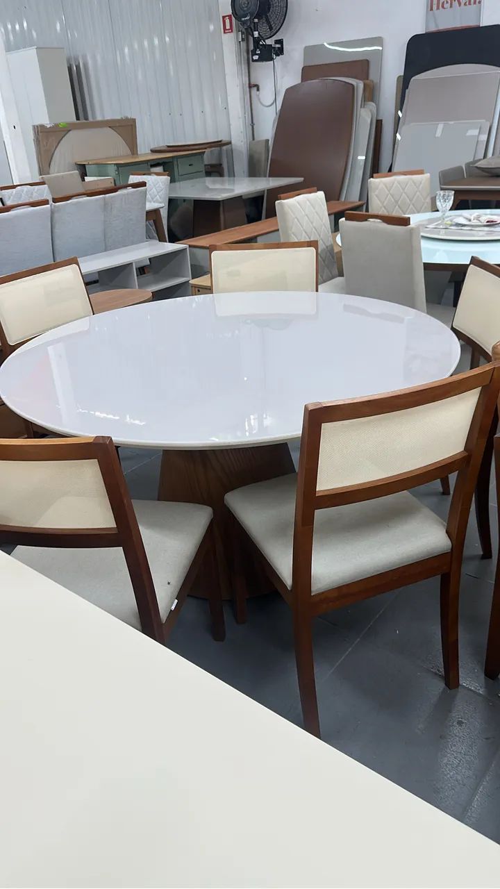Mesa de madeira resistente 