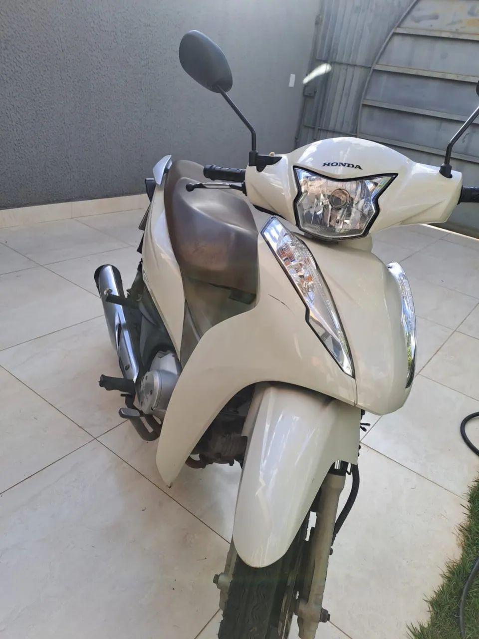 Biz 125 branco 
