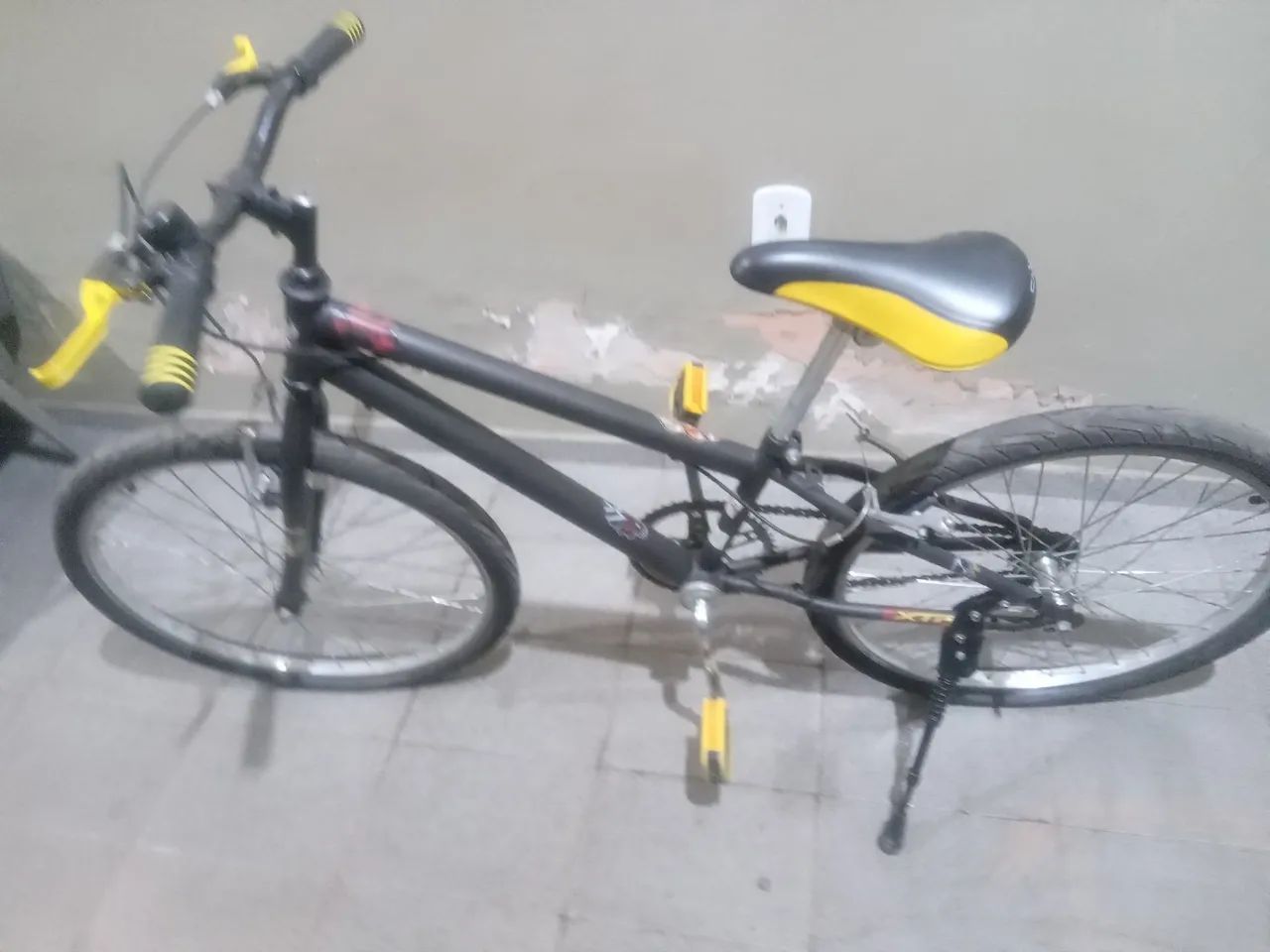 Bicicleta  infantil  preta (Pneus desgastados) - Foto 2