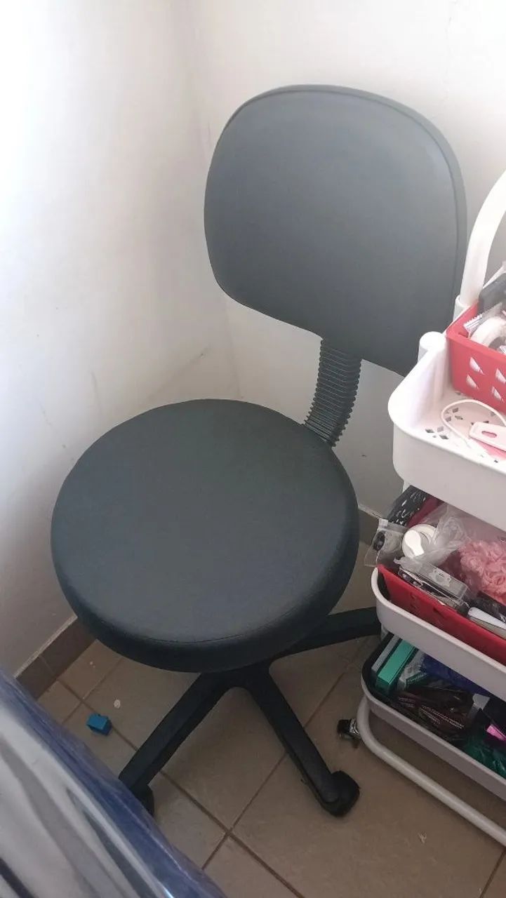 Maca, mocho, luminária e todos os materiais para cilios e sobrancelhas  - Foto 2
