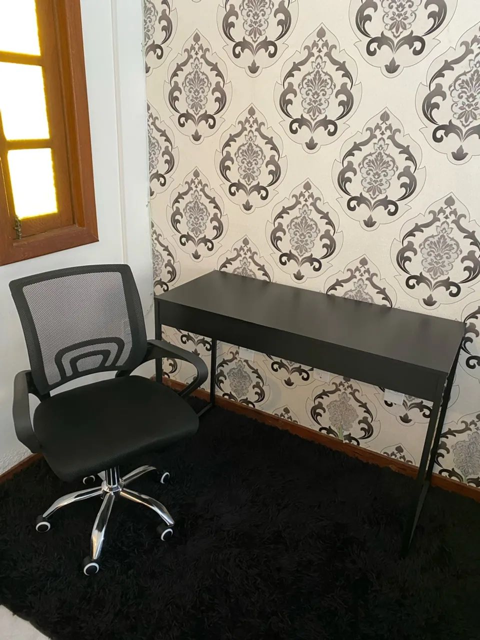 Mesa e cadeira de escritório 