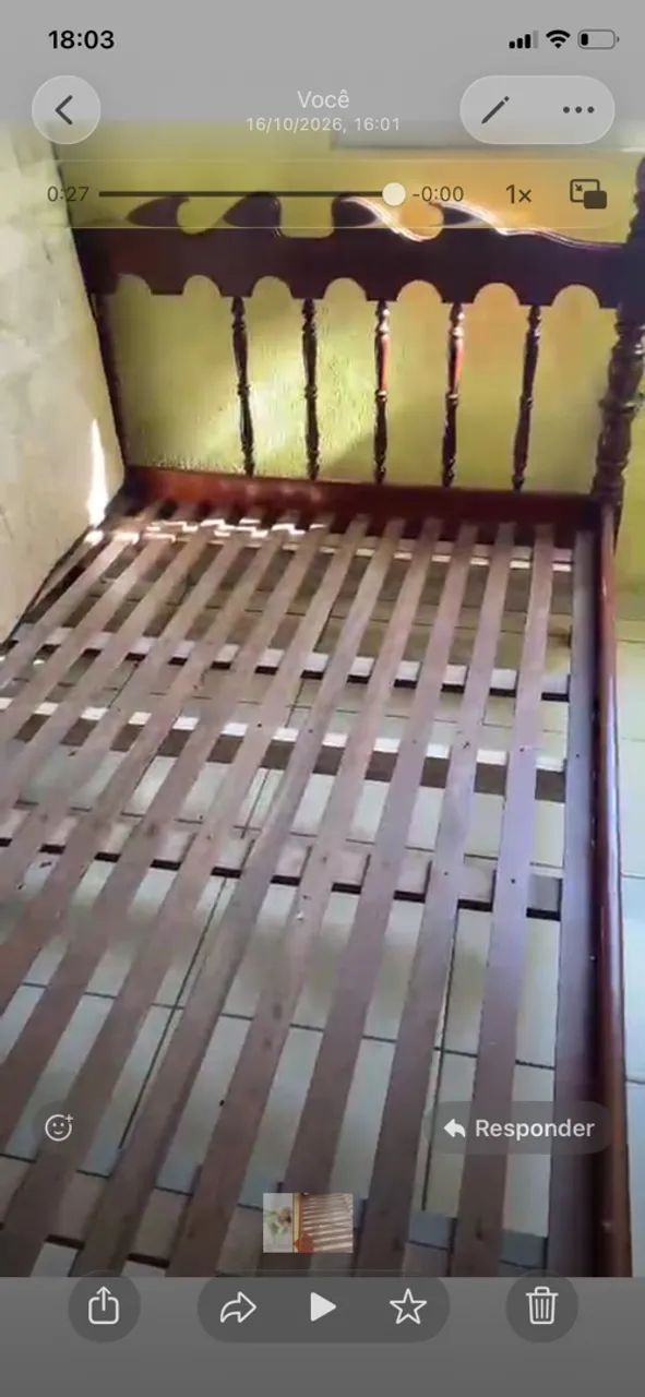 Cama de madeira 