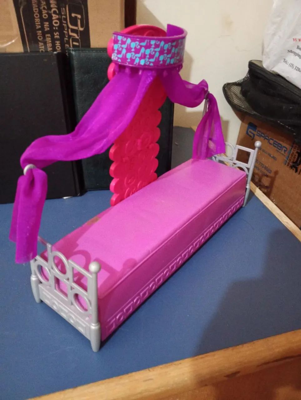 Cama sofá  da Barbie com Dossel Roxo Mattel 