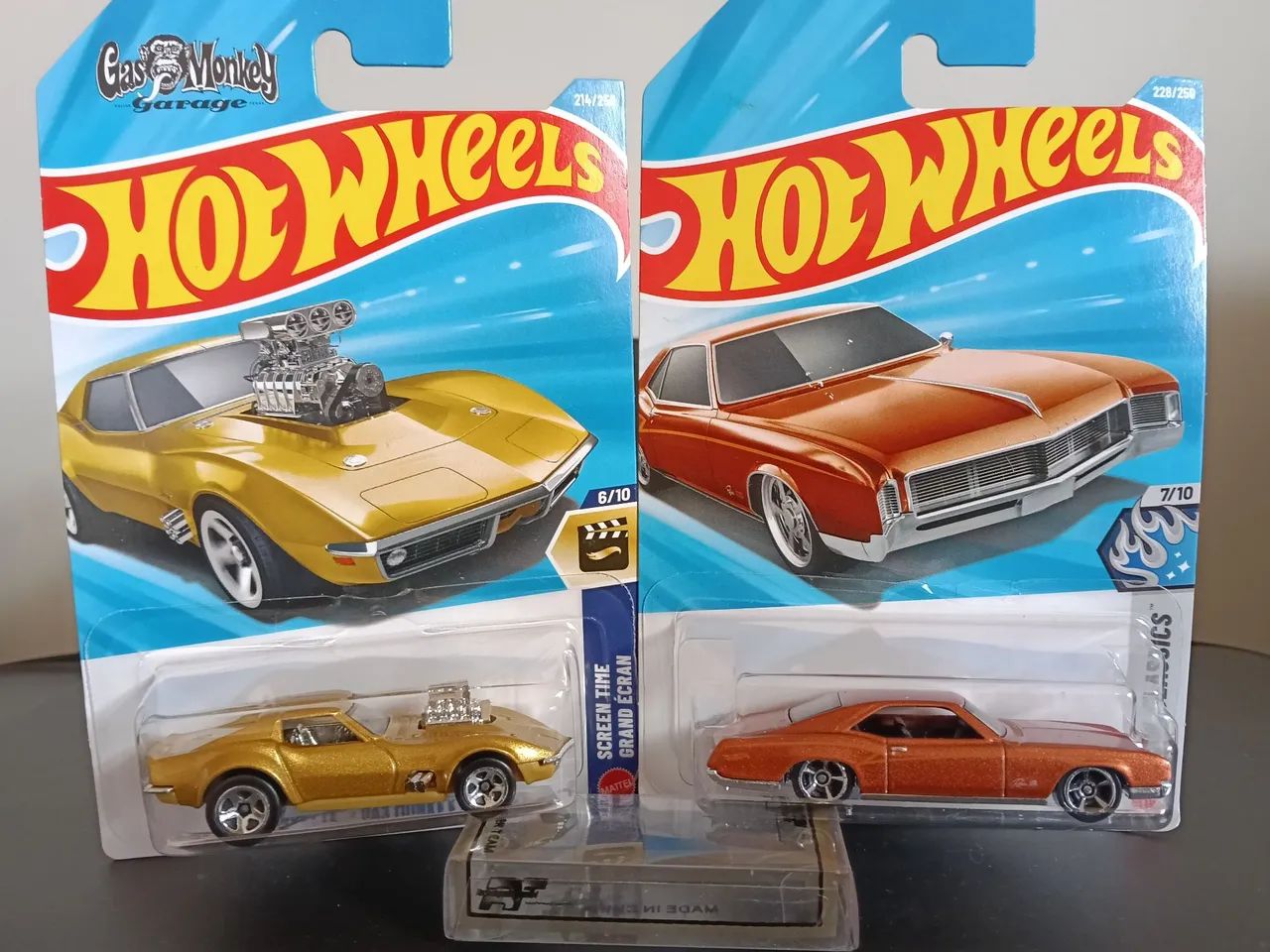 Dupla Hotwheels Buick Riviera 66 e Corvette 68 gás monkey garage