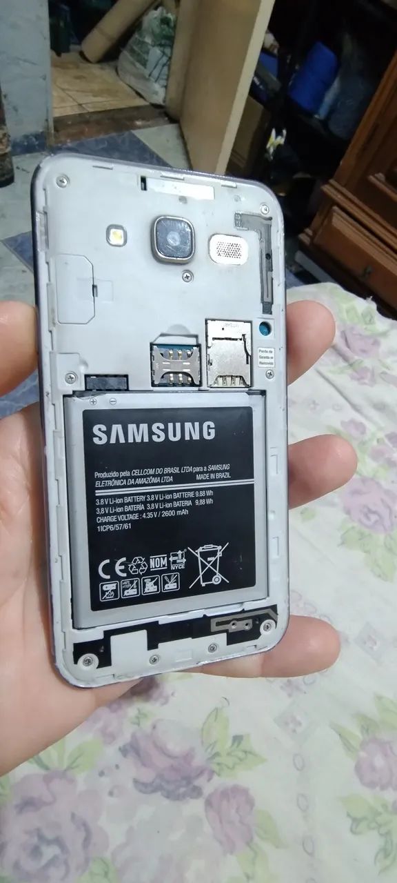 Celular j5 funcionando normalmente capa traseira quebrada  - Foto 2