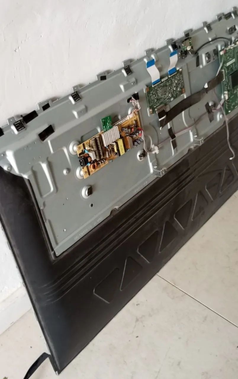 TV TCL tá desmontada retirar peças  - Foto 2