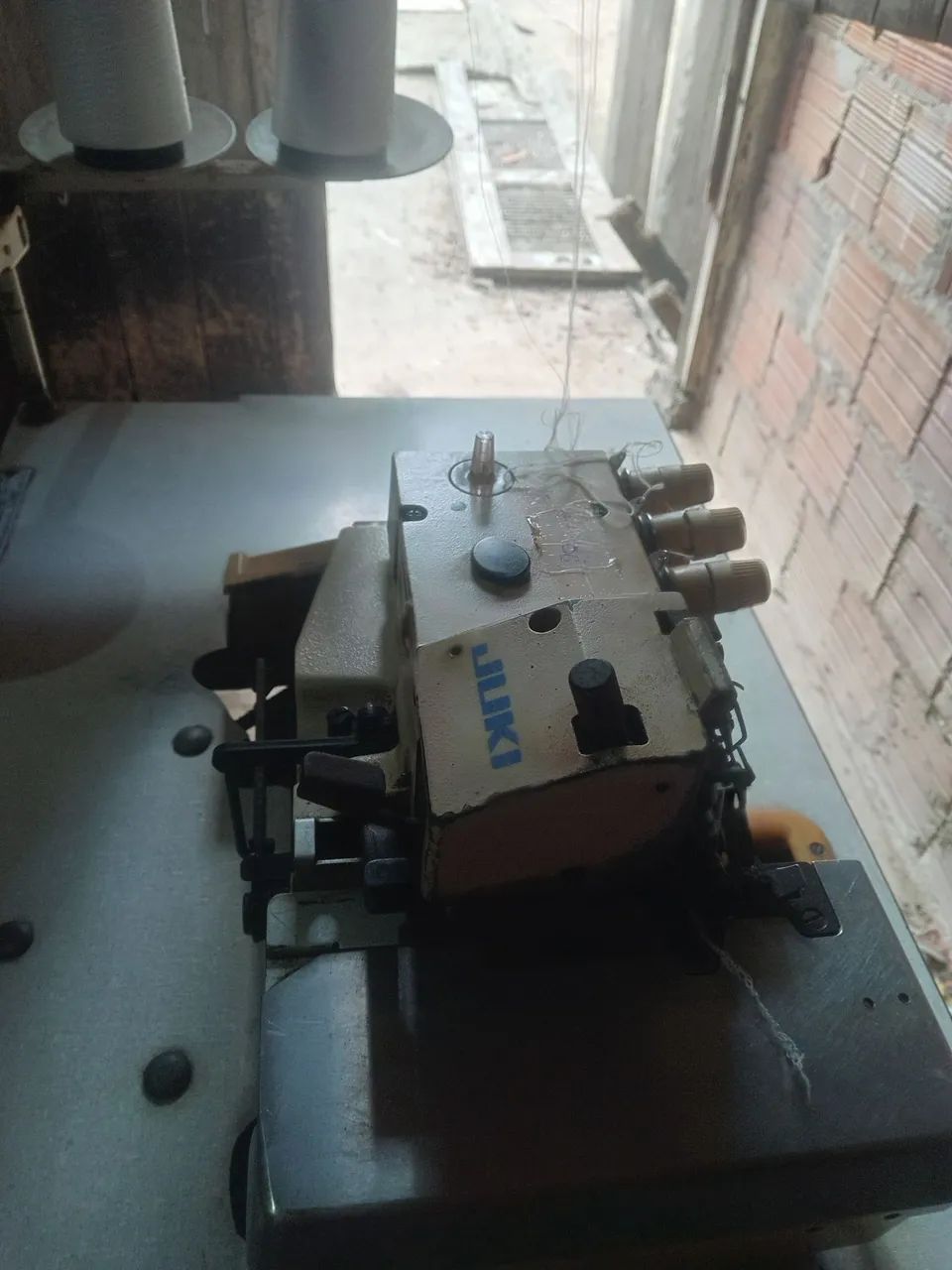 Maquina de costura overlooque em bom estado  - Foto 4