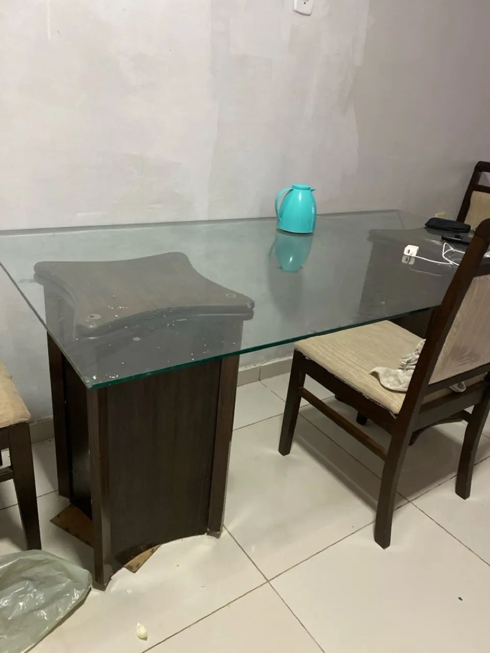 vidro de mesa com 6 cadeiras 
