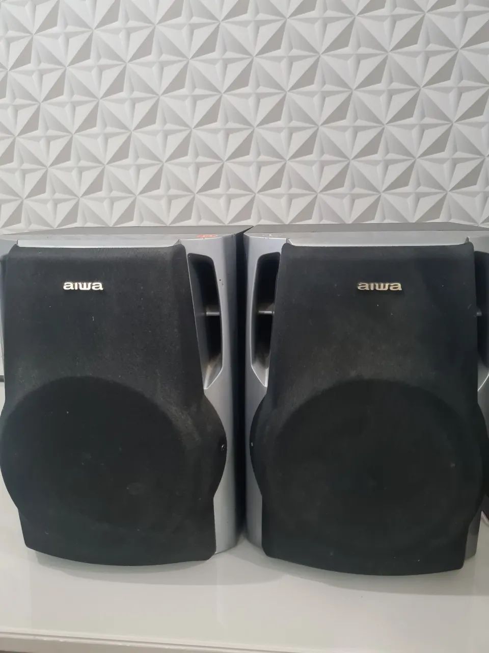 Par caixas som Aiwa 