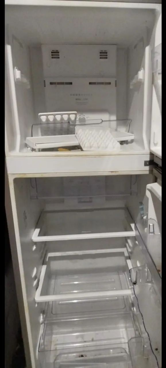 VENDO GELADEIRA ELECTROLUX COM DEFEITO  - Foto 3