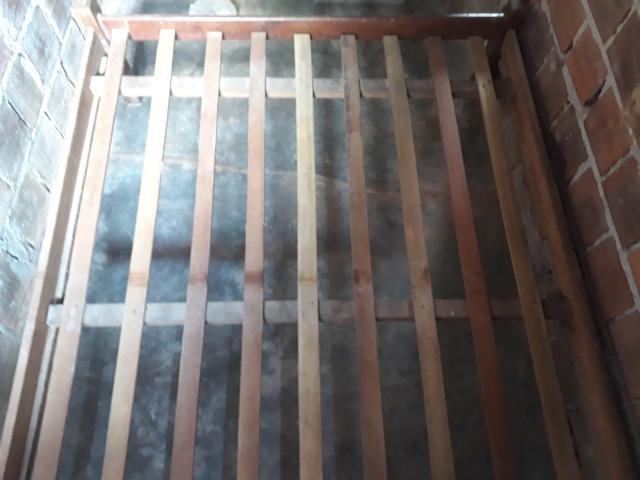 Cama de madeira