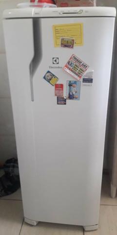 Vendo Geladeira Electrolux