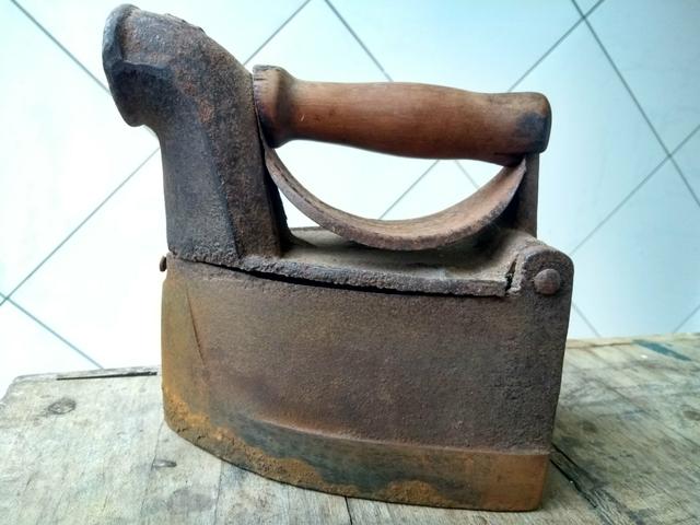 Ferro de passar roupas a carvão - Foto 4