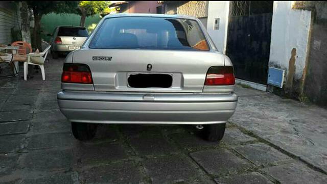Escort 1.6 ap ano 96 vendo/troco - Foto 3