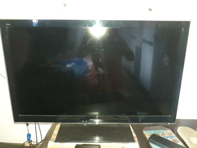 Tenho uma TV 32 polegadas pra troca em armário de cozinha