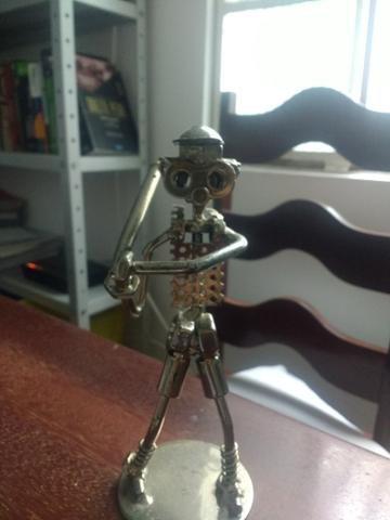Escultura de jogador de basebol