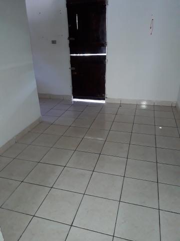 Alugo uma casa 1 °andar valor 500 reais - Foto 3