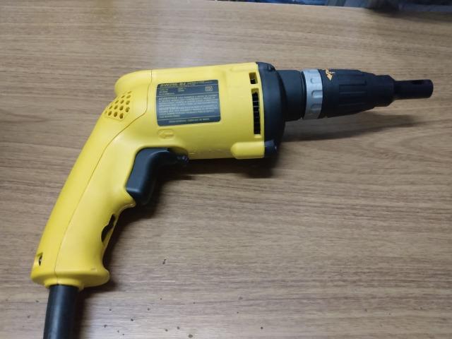Parafusadeira drywall dewalt 540w R$550,00 a vista novo sem uso com garantia - Foto 3